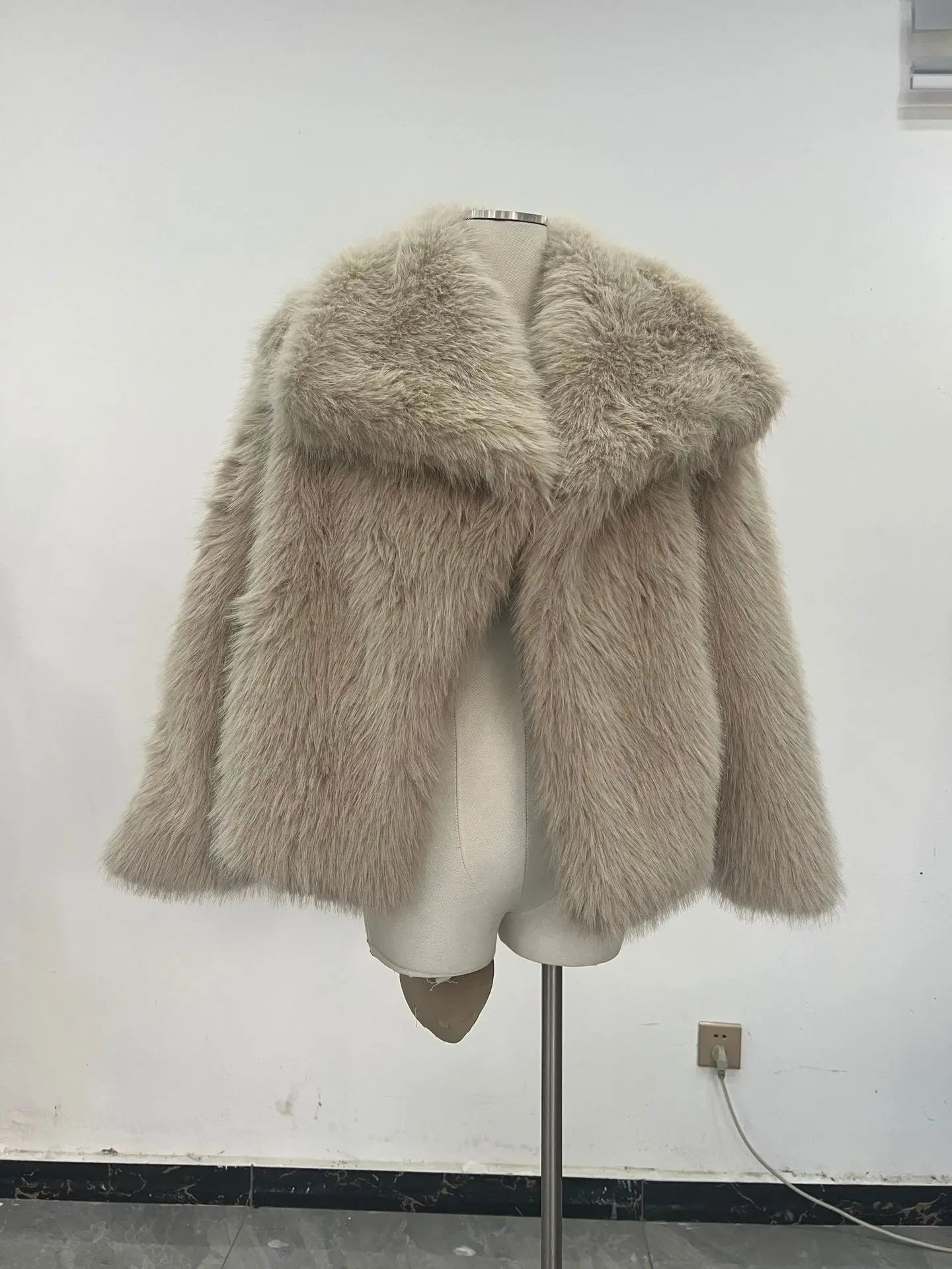 Luxury Faux Fur Jacket. Women's Loose Long-sleeved Coat Toka Fox Fur