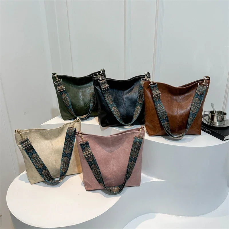 Ladies retro stylish Pu shoulder bag. Large capacity crossbody bag, simple, casual, commuting bucket bag