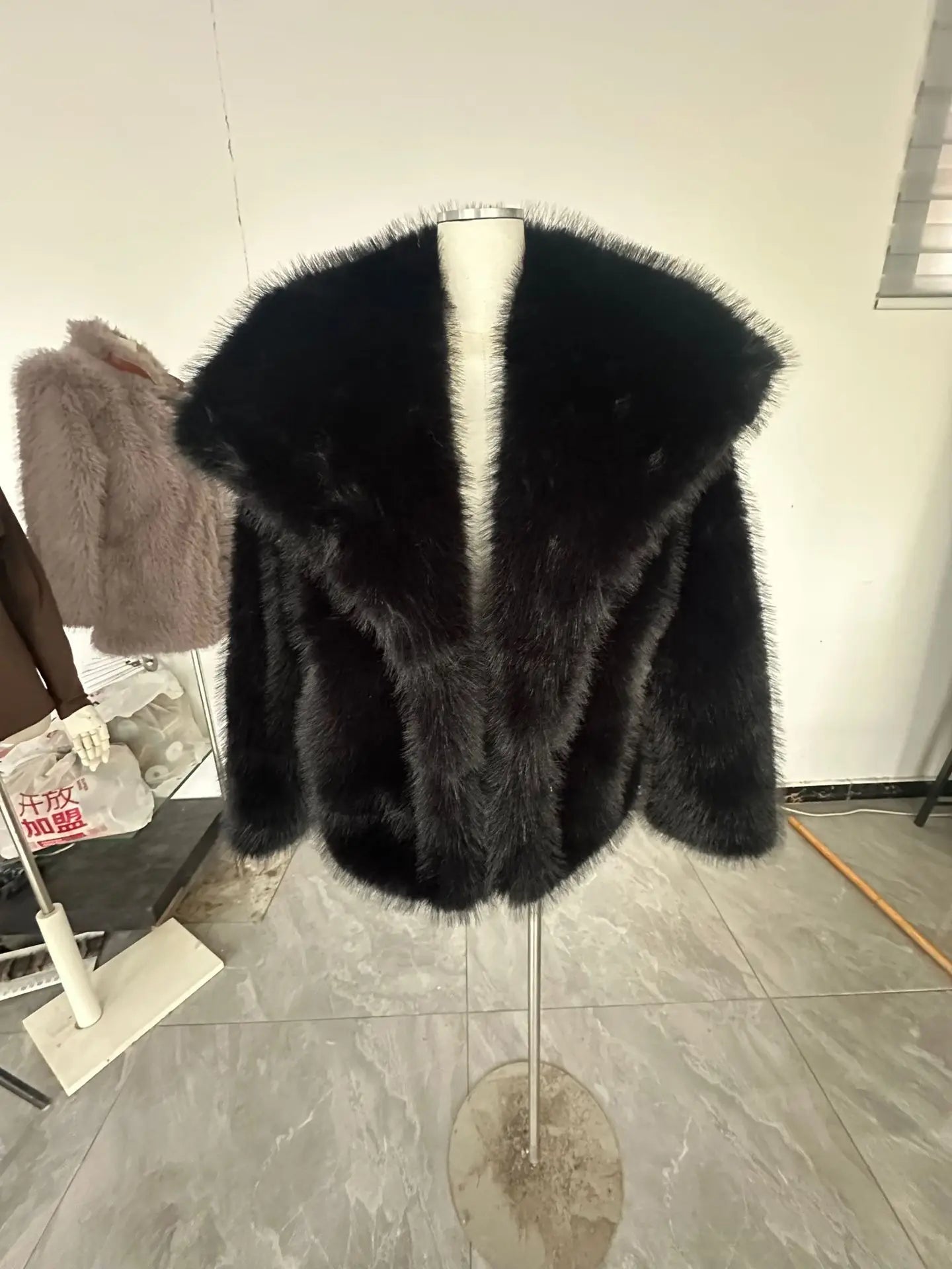 Luxury Faux Fur Jacket. Women's Loose Long-sleeved Coat Toka Fox Fur