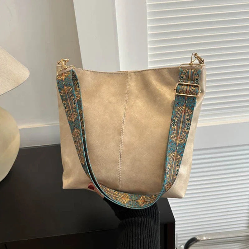 Ladies retro stylish Pu shoulder bag. Large capacity crossbody bag, simple, casual, commuting bucket bag