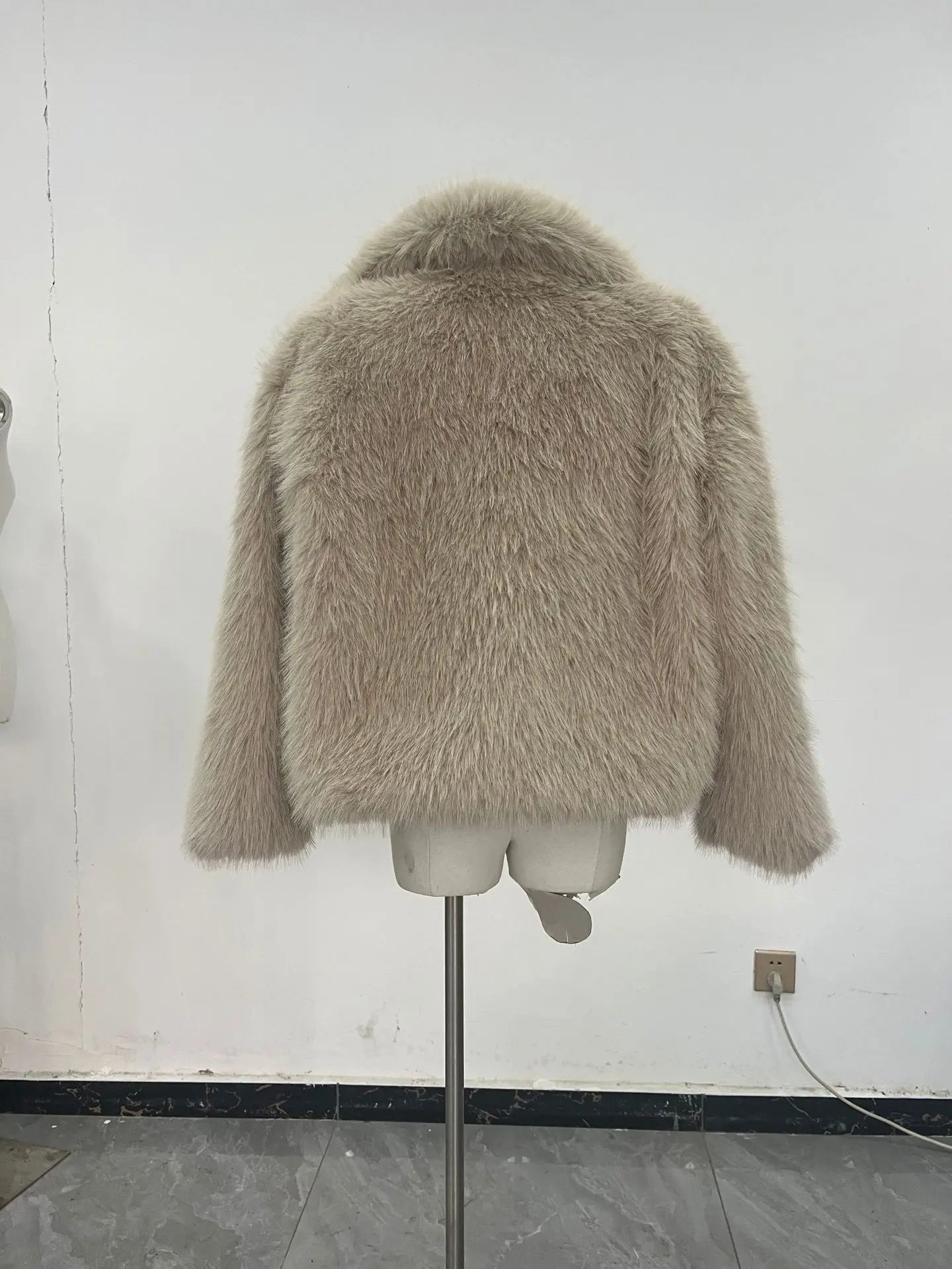 Luxury Faux Fur Jacket. Women's Loose Long-sleeved Coat Toka Fox Fur