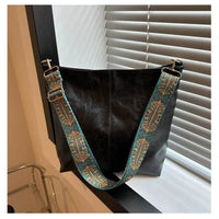 Ladies retro stylish Pu shoulder bag. Large capacity crossbody bag, simple, casual, commuting bucket bag - WAREHOUSE SHOP
